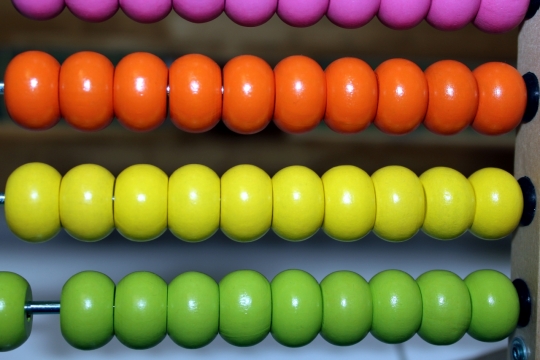 摄影基础_室内儿童童趣彩色塑料算珠算盘玩具