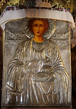 教堂室内彩色面部金色金属艺术壁画