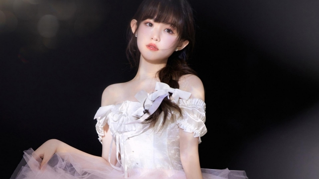 清纯美女妩媚优雅性感高清桌面壁纸