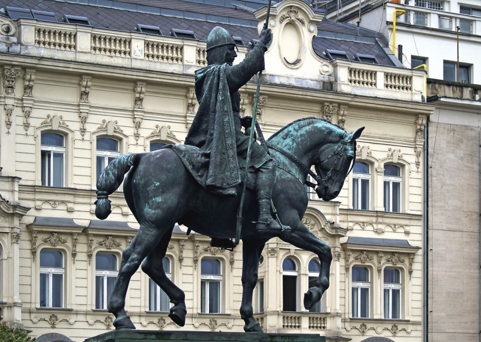 骑马骑士铜像静物摄影