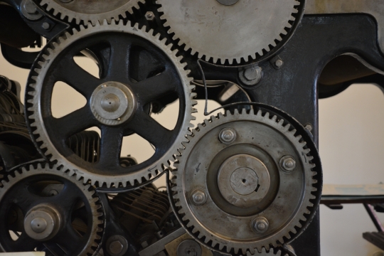 机器上工作中的齿轮