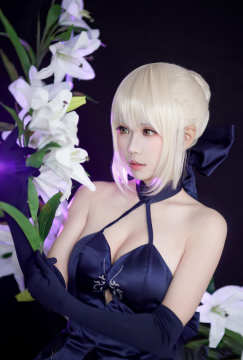 美女摄影_性感美女金发巨乳高清写真