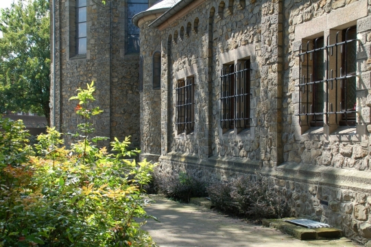 晴朗天气石堡建筑庭院绿色植物