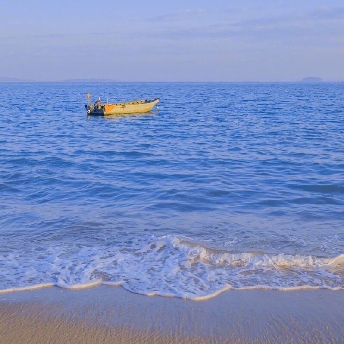 蔚蓝蓝天白云大海写真图片