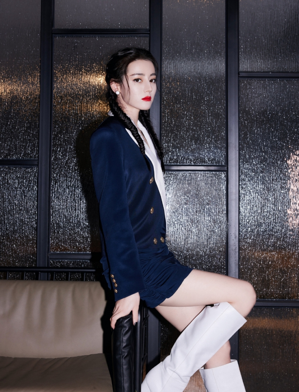 学院风美女明星迪丽热巴妩媚优雅写真