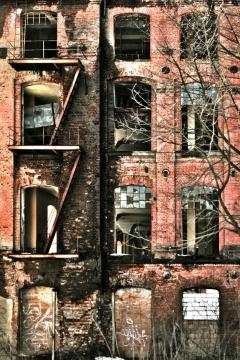 破旧房屋残垣断壁外观