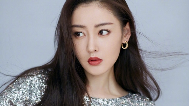 性感美女明星张天爱妩媚优雅高清桌面壁纸