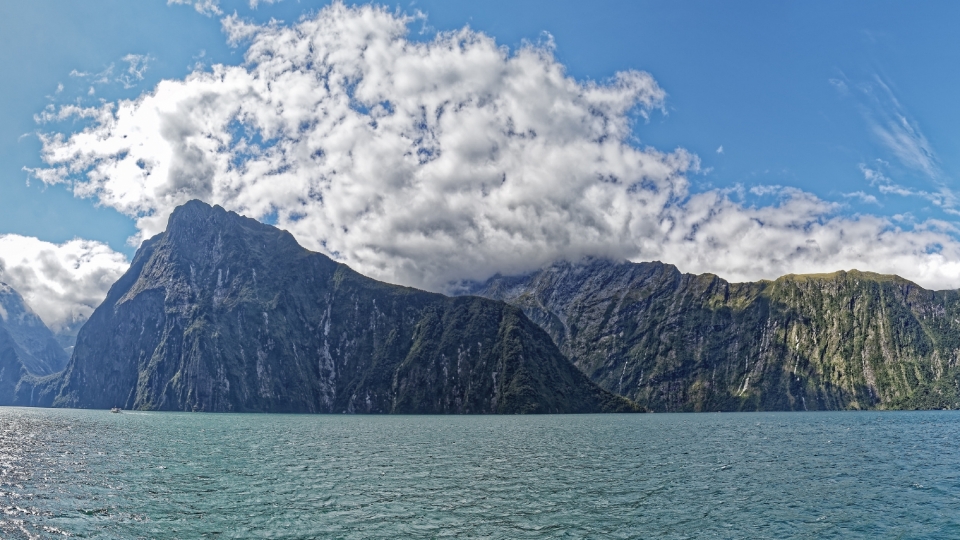 新西兰南岛米尔福德峡湾风景高清桌面壁纸