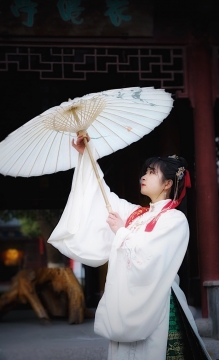 古装持伞白色汉服少女摄影图片