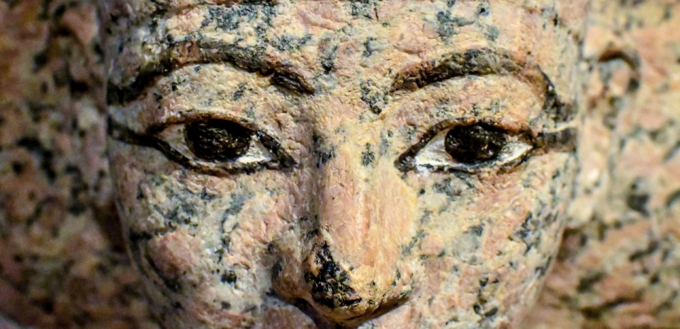 埃及古老历史法老石质雕像面部特写