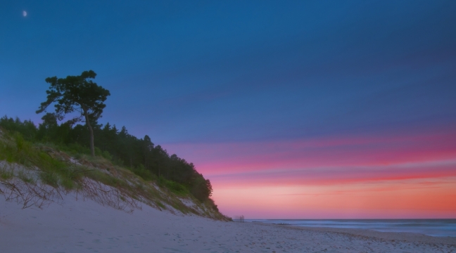 傍晚夜空璀璨星光沙滩优美风景