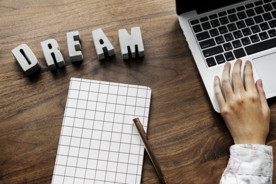 木制桌面字母模型笔记本笔记本电脑