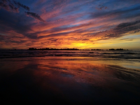 秋天黎明天空大海海面风光