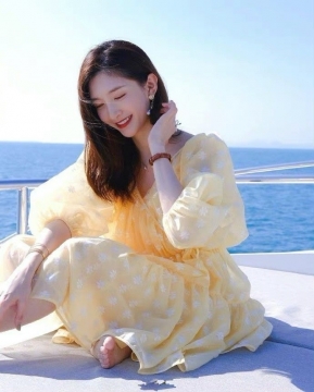 性感美女明星江疏影优雅写真