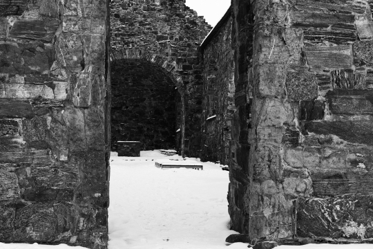 老旧房屋庭院雪景拍摄