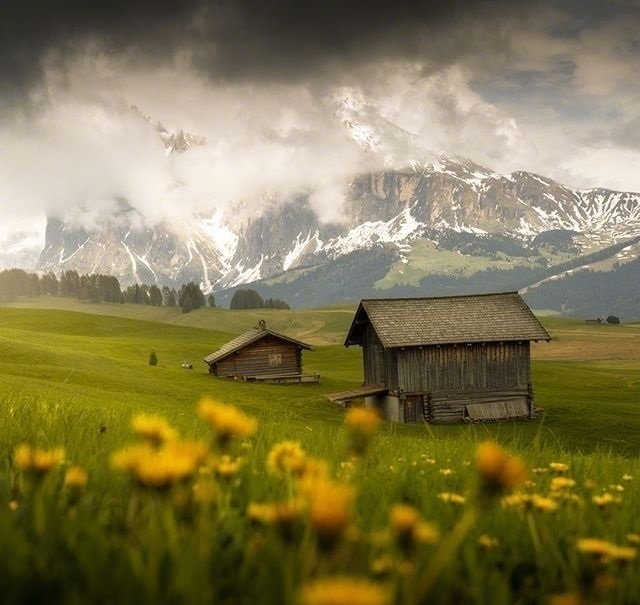 阿尔卑斯中的美景图片