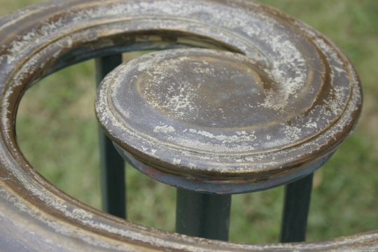 椅子斑驳陈旧一角旋涡