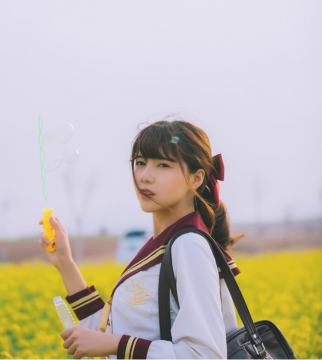 校服美少女清纯户外特写