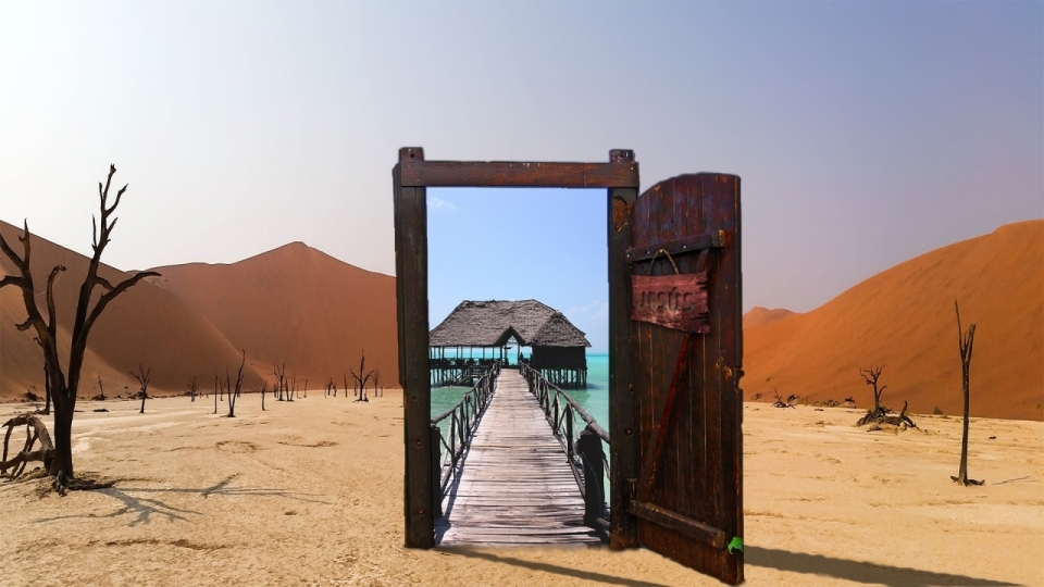 沙漠中有一扇通向海上小屋的木门
