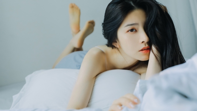 家居小清新美女写真高清壁纸