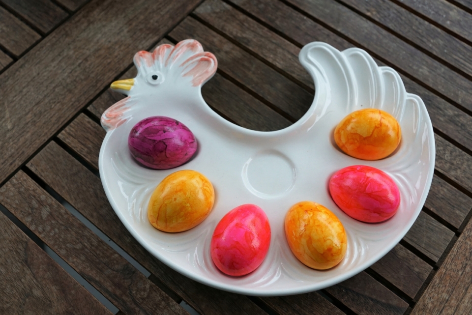木制桌面公鸡造型盘子彩蛋装饰