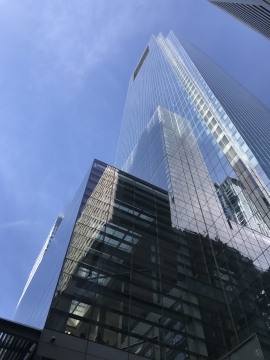 仰拍现代玻璃建筑高楼特写