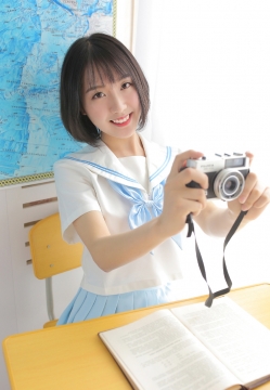 短发俏皮可爱小姐姐青春少女制服诱惑
