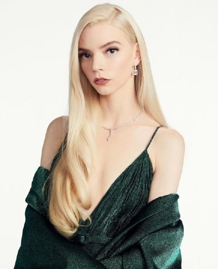 性感美女Anya Taylor-Joy金球奖造型图片