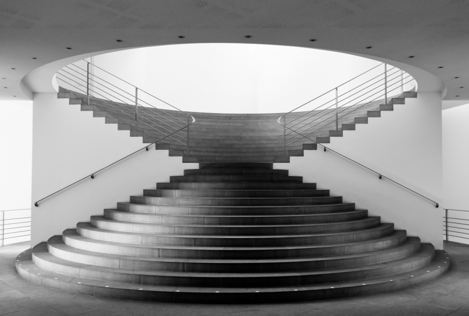 黑白色调楼梯创意建筑风光