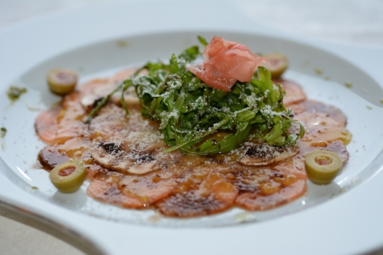 厨房白色盘子蔬菜装饰肉类美食
