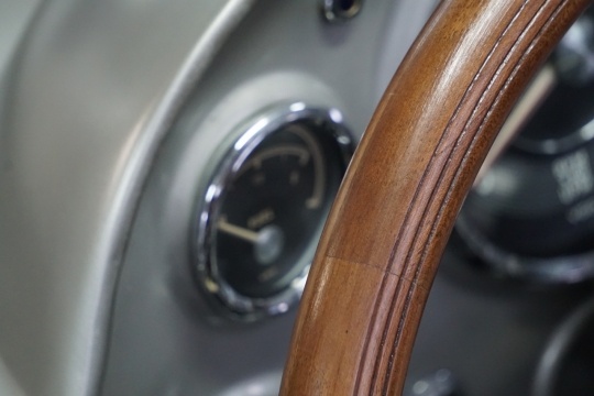 实木方向盘木制方向盘特写