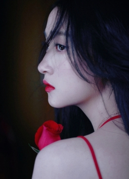 明星关晓彤妩媚妖娆性感写真