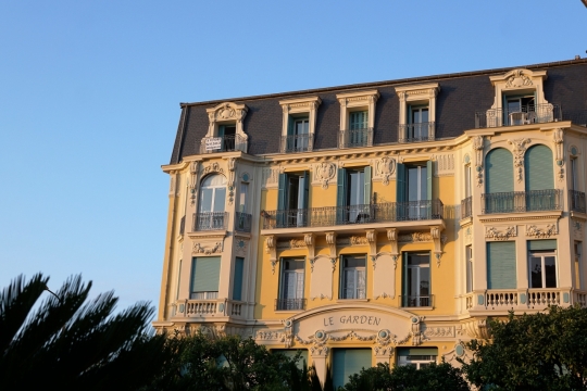 金碧辉煌的欧式建筑别墅全景