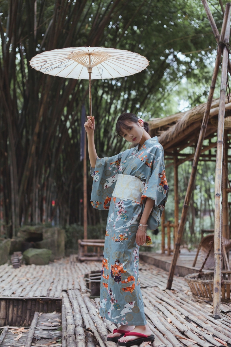 户外撑伞清新和服美女高清写真