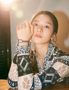 张婧仪优雅气质性感写真