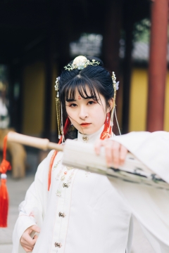 古装刺绣汉服襦裙美少女