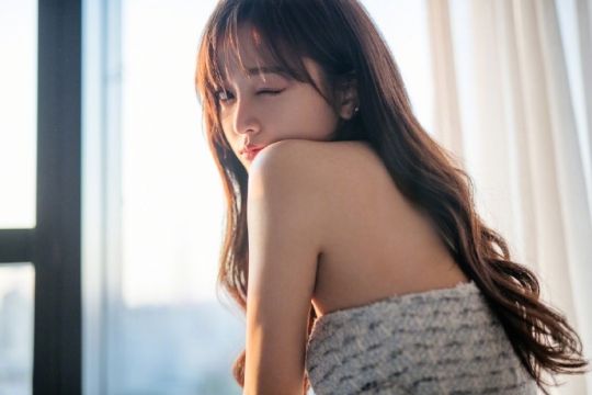 性感美女明星吴宣仪妩媚人体艺术写真