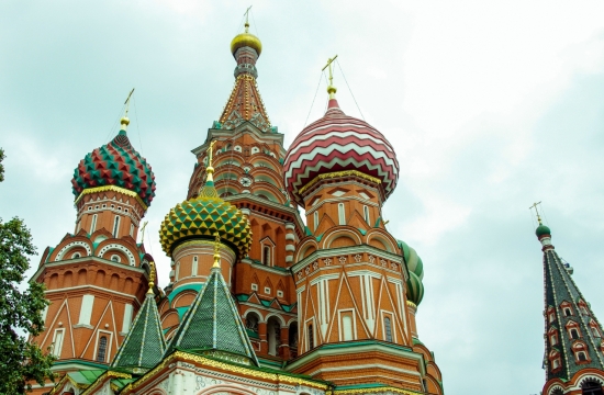 蓝色天空彩色外观古典艺术建筑