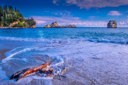 蓝色天空大海沙滩自然风光