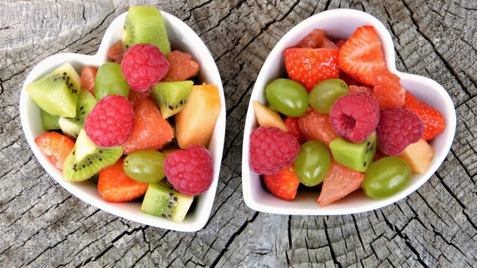 盘中的各式水果美食摄影