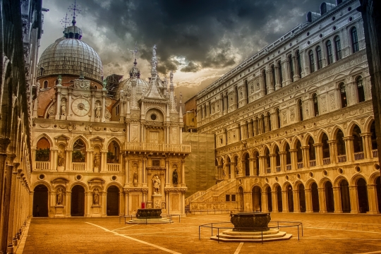 精美外观的欧式风格建筑唯美摄影