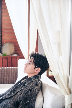 王源帅气文艺风写真