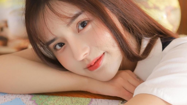 甜美清纯美女高清桌面壁纸