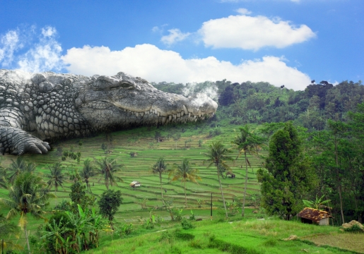 巨大鳄鱼怪兽攀爬碧绿草地创意特效