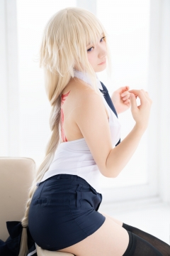 露背装可爱风美少女cosp写真