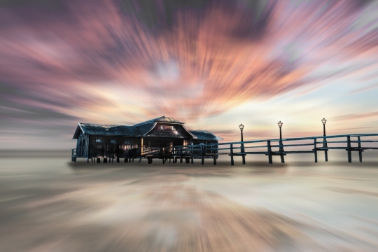 海上的木屋子移动聚焦画面极具视觉冲击力