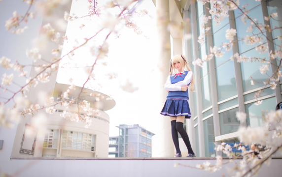 美女摄影_樱花树下校园制服美女高清特写