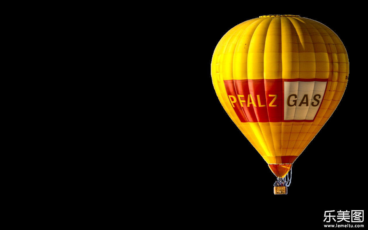 白色背景飞行的黄色热气球