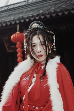 红衣斗篷襦裙汉装古风女子写真