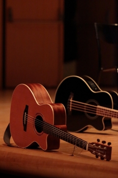 橘色吉他室内唯美高清特写